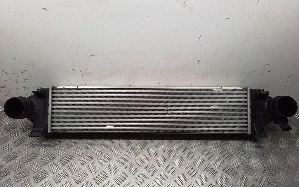 Vahejahuti radiaator 6G919440DE