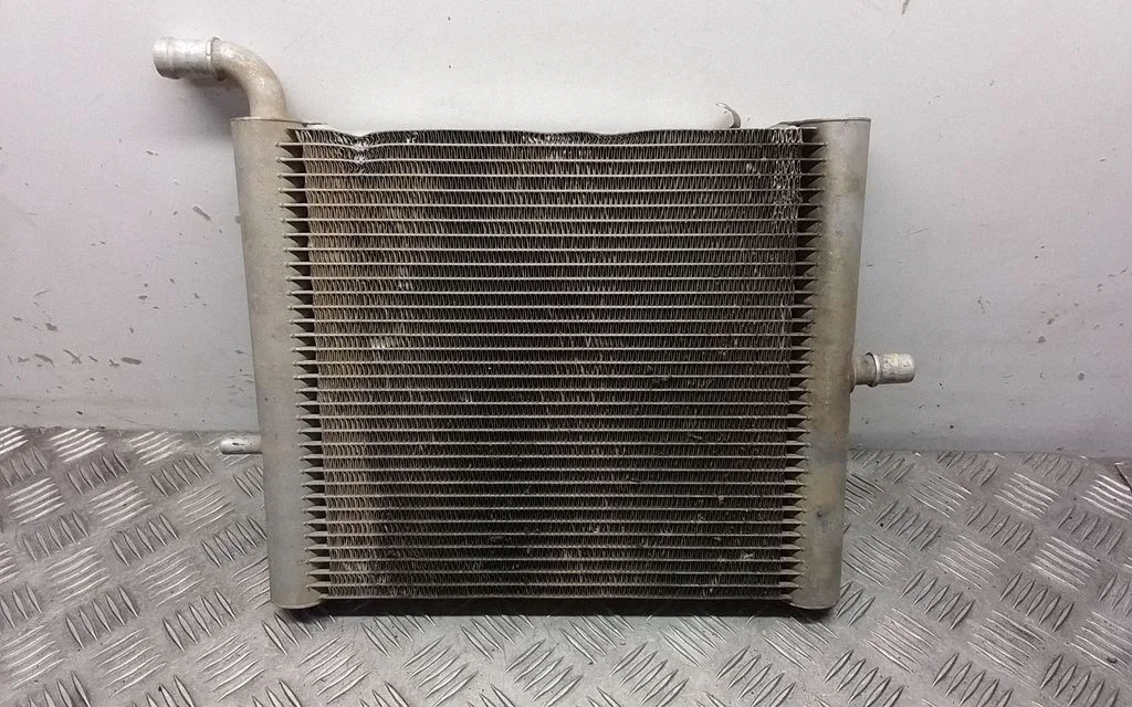 Vahejahuti radiaator FPLA8D048AA