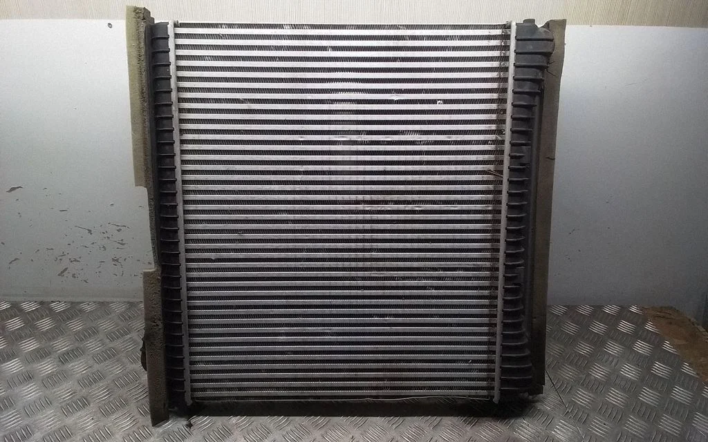 Vahejahuti radiaator AH328T000CJ