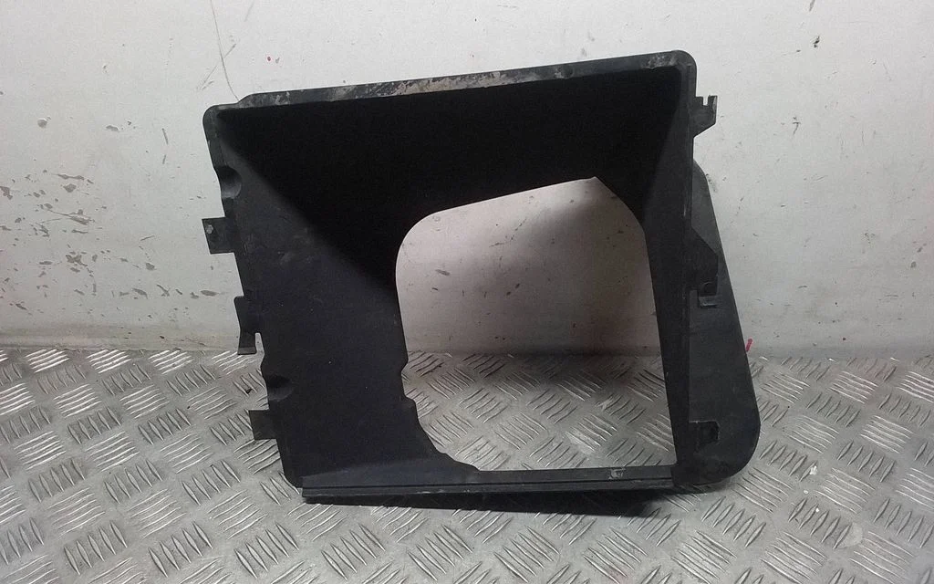 Intercooler air guide/duct channel 95B117336A
