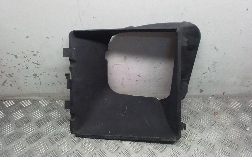 Intercooler air guide/duct channel 95B117335A