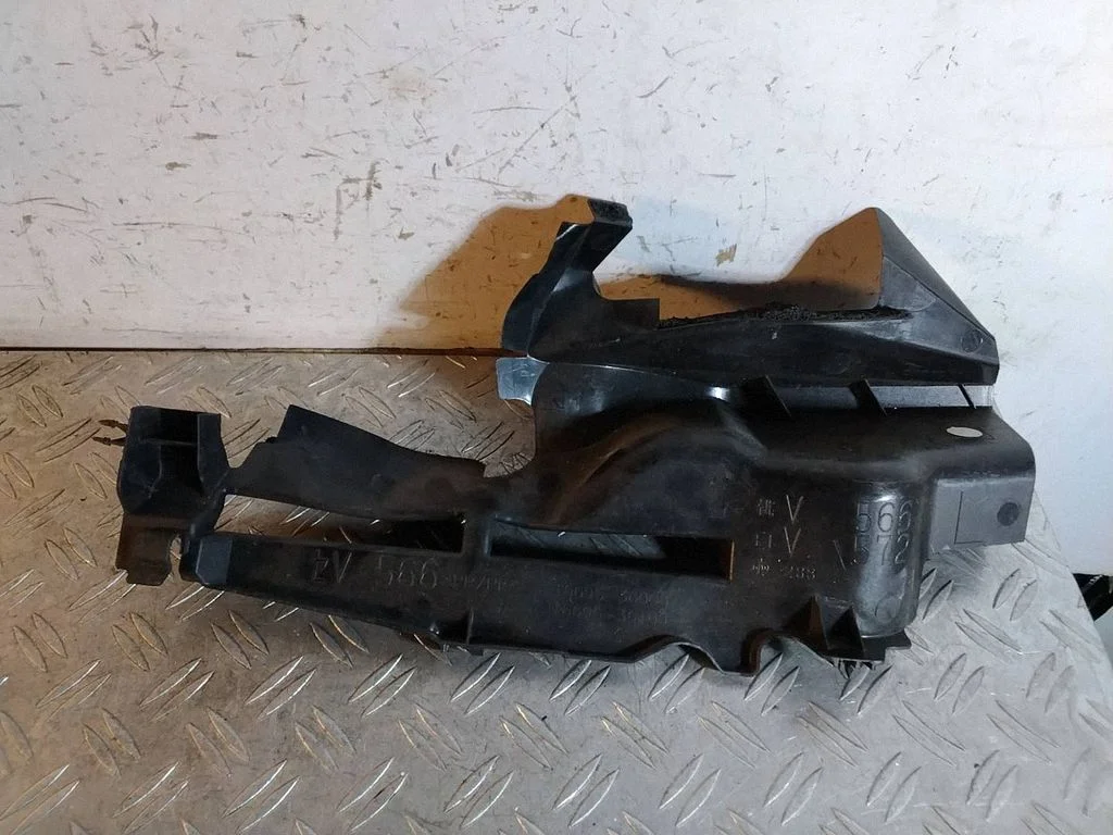 Intercooler air guide/duct channel – Toyota RAV 4 (XA40) (2012-2018)