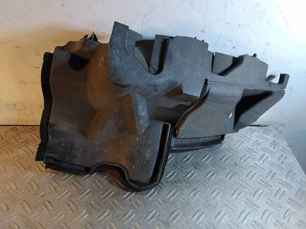 Intercooler air guide/duct channel 5329460101