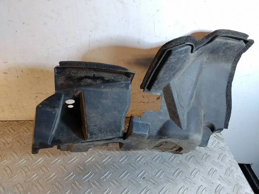 Intercooler air guide/duct channel 5329460101