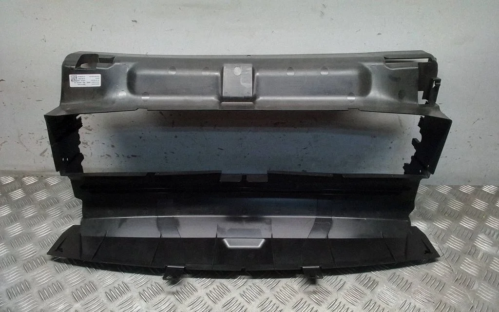 Intercooler air guide/duct channel – Porsche Macan (95B) (2019-)
