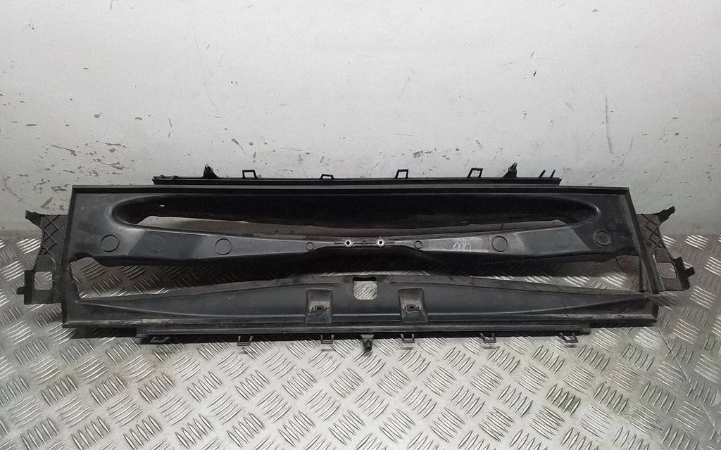 Intercooler air guide/duct channel 103820800B