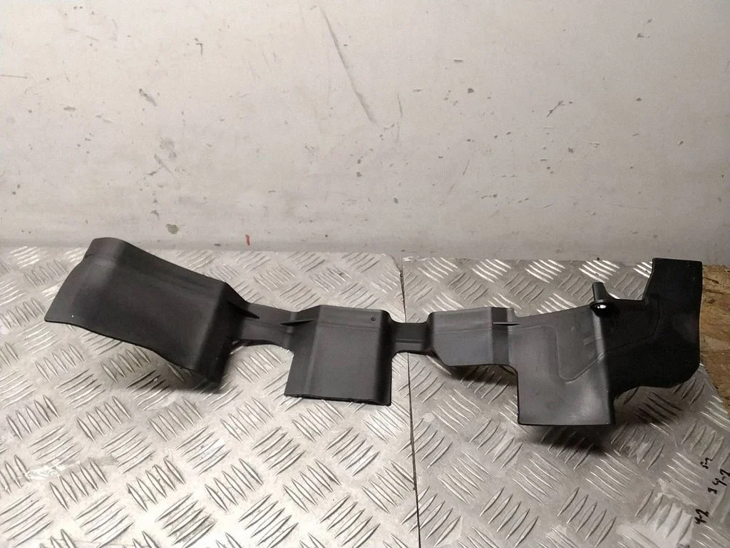 Intercooler air guide/duct channel 17117857500