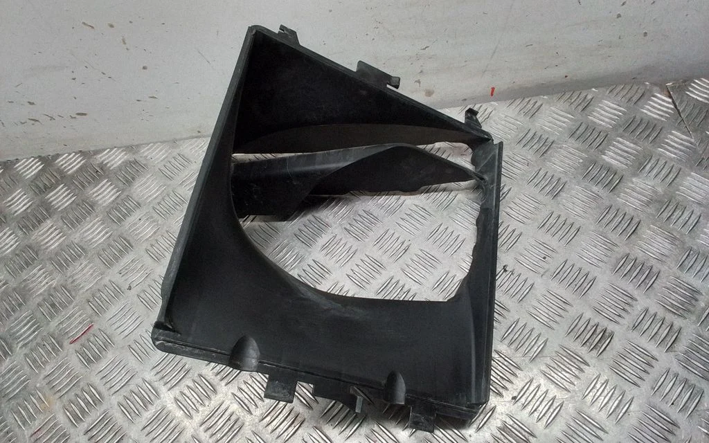 Intercooler air guide/duct channel – Porsche Macan (95B) (2019-)