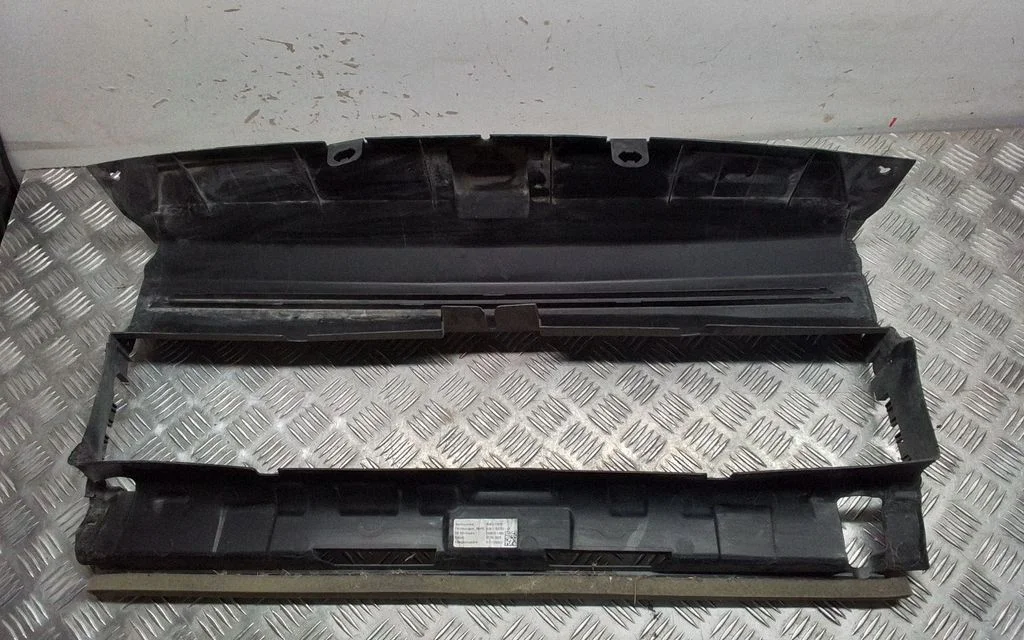 Intercooler air guide/duct channel – Porsche Macan (95B) (2019-)