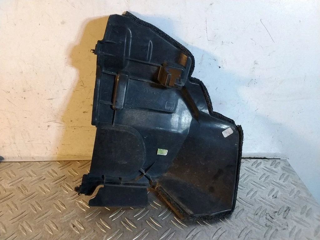 Radiatora gaisa novadītājs (-i) 532930E130
