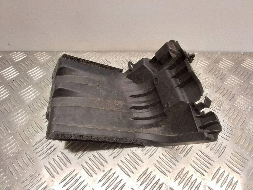 Intercooler air guide/duct channel – Lexus RX 450H (2016-)