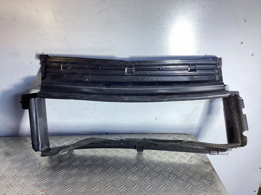 Intercooler air guide/duct channel 31425367