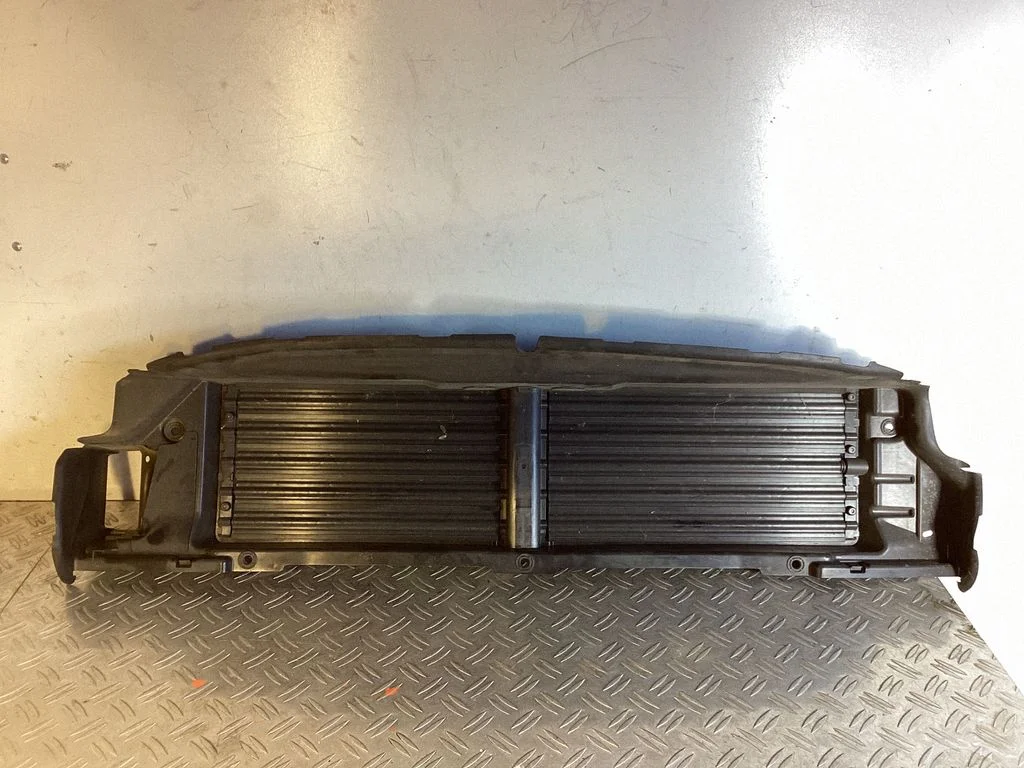 Intercooler air guide/duct channel 31690201