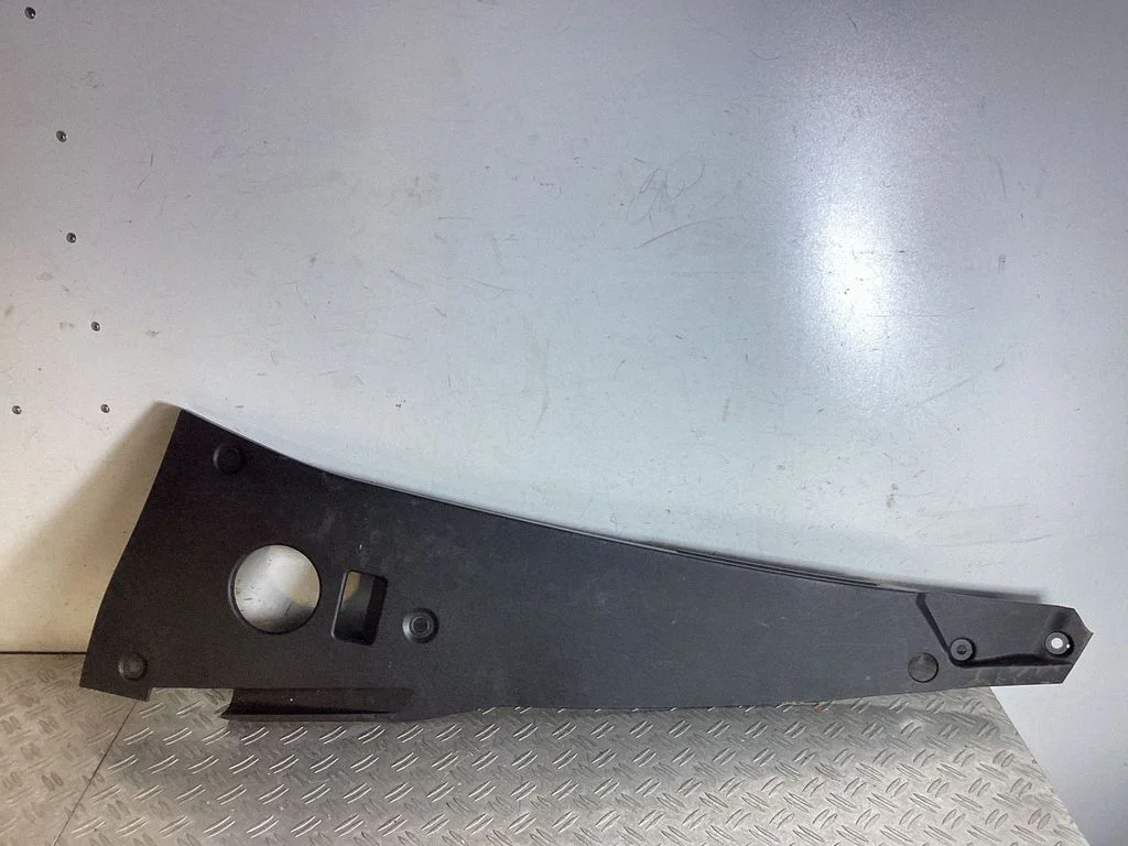 Engine cover (trim)