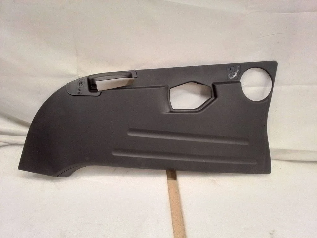 Engine cover (trim) – Volkswagen Touareg II (2010-2018)