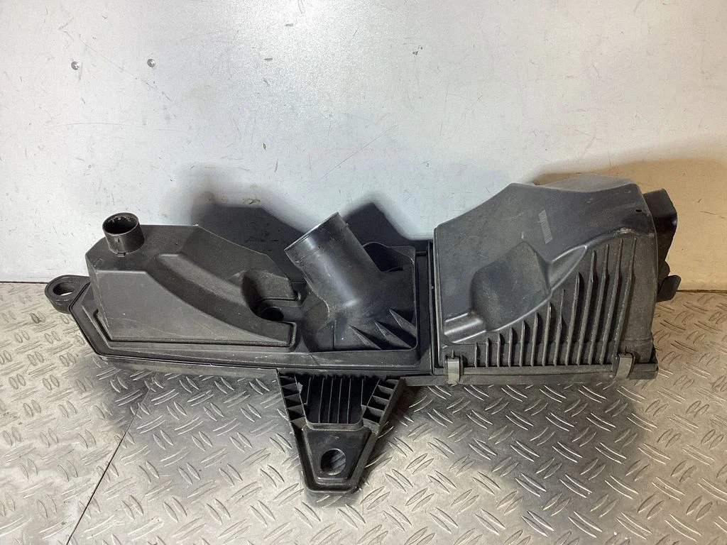 Air filter box 10737810