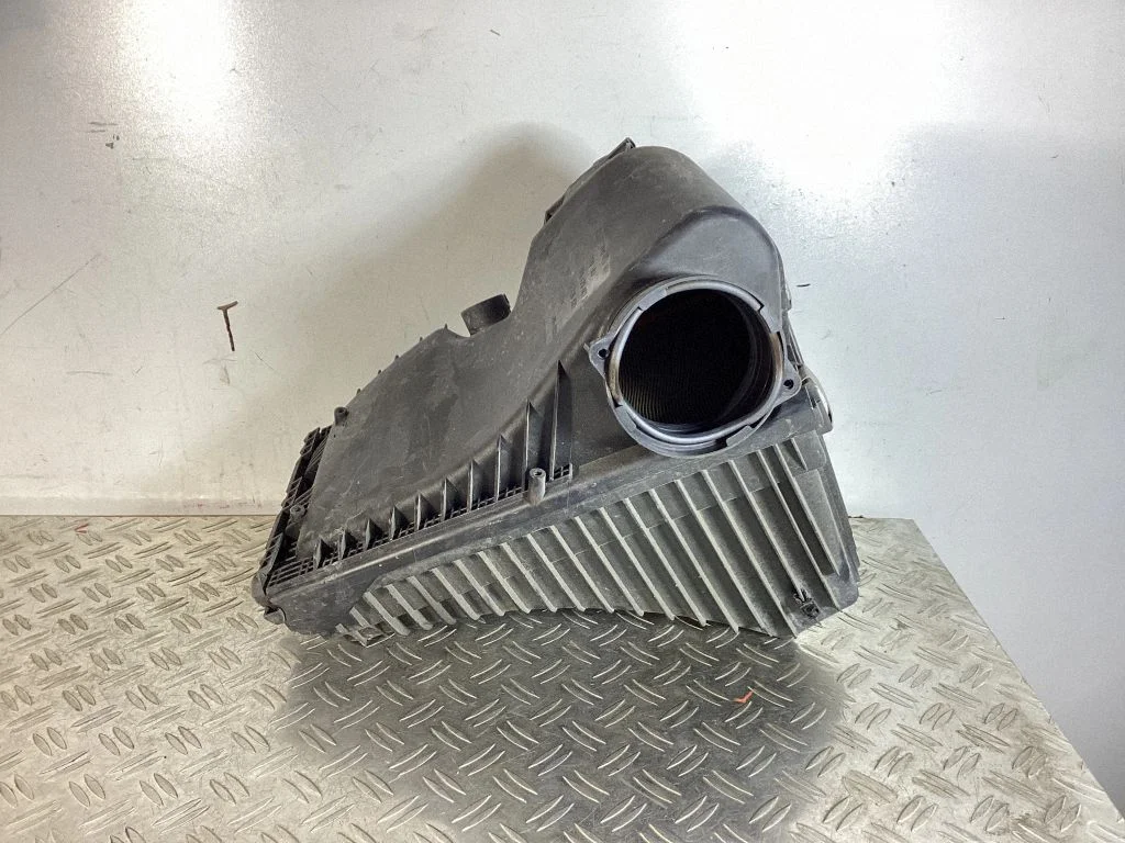 Air filter box 7P0129601