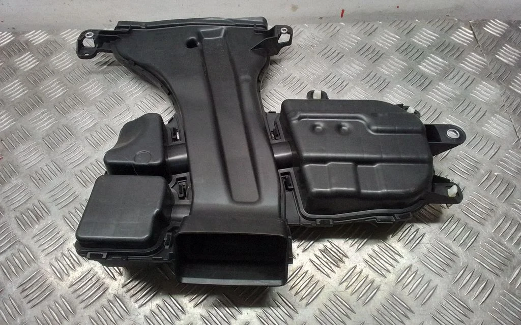 Air intake duct part – Lexus RX 450H (2016-)