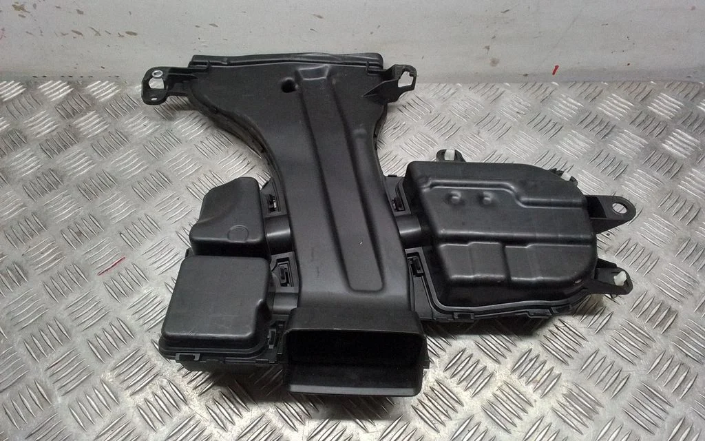 Air intake duct part – Lexus RX 450H (2016-)