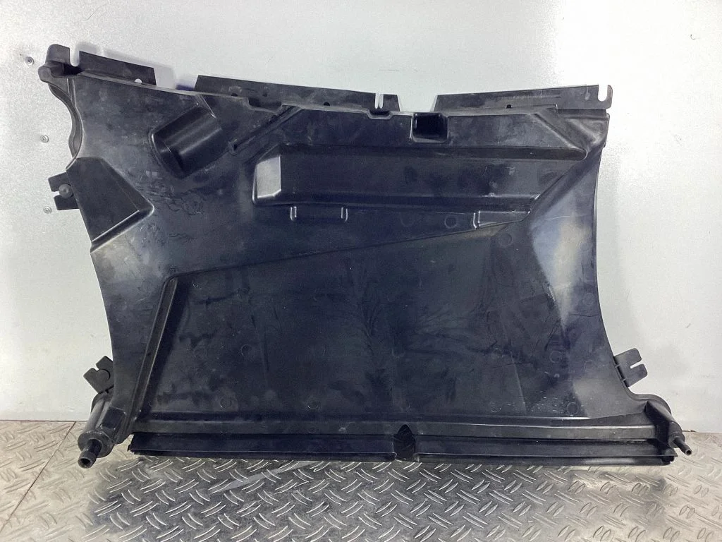 Część kanału dolotowego – Tesla Model S (2012-)