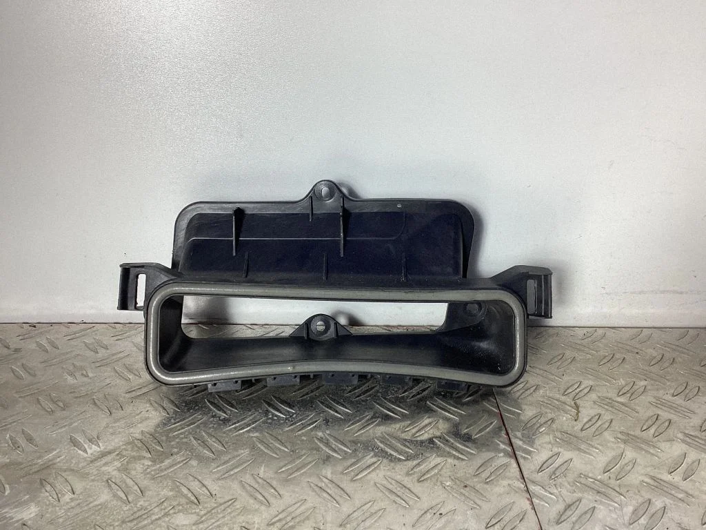 Õhuvõtukanali osa (-d) A2138302500