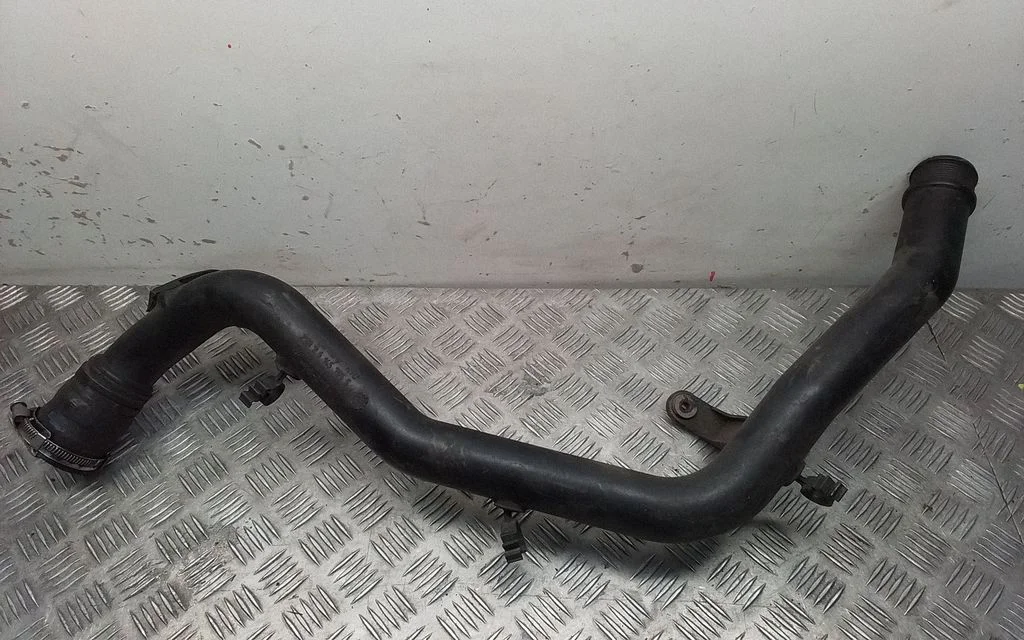 Air intake hose/pipe – Audi Q7 4L (2005-2015)