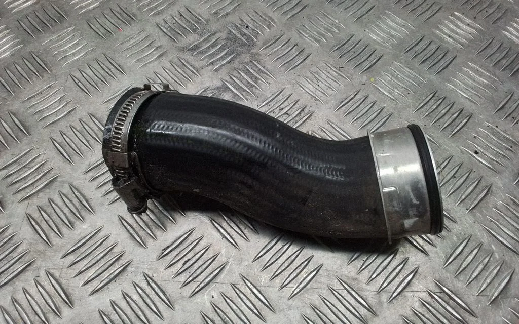 Air intake hose/pipe – Audi Q7 4L (2005-2015)