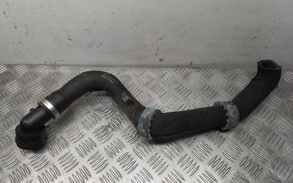 Węże / rury dolotowe 4L0121101