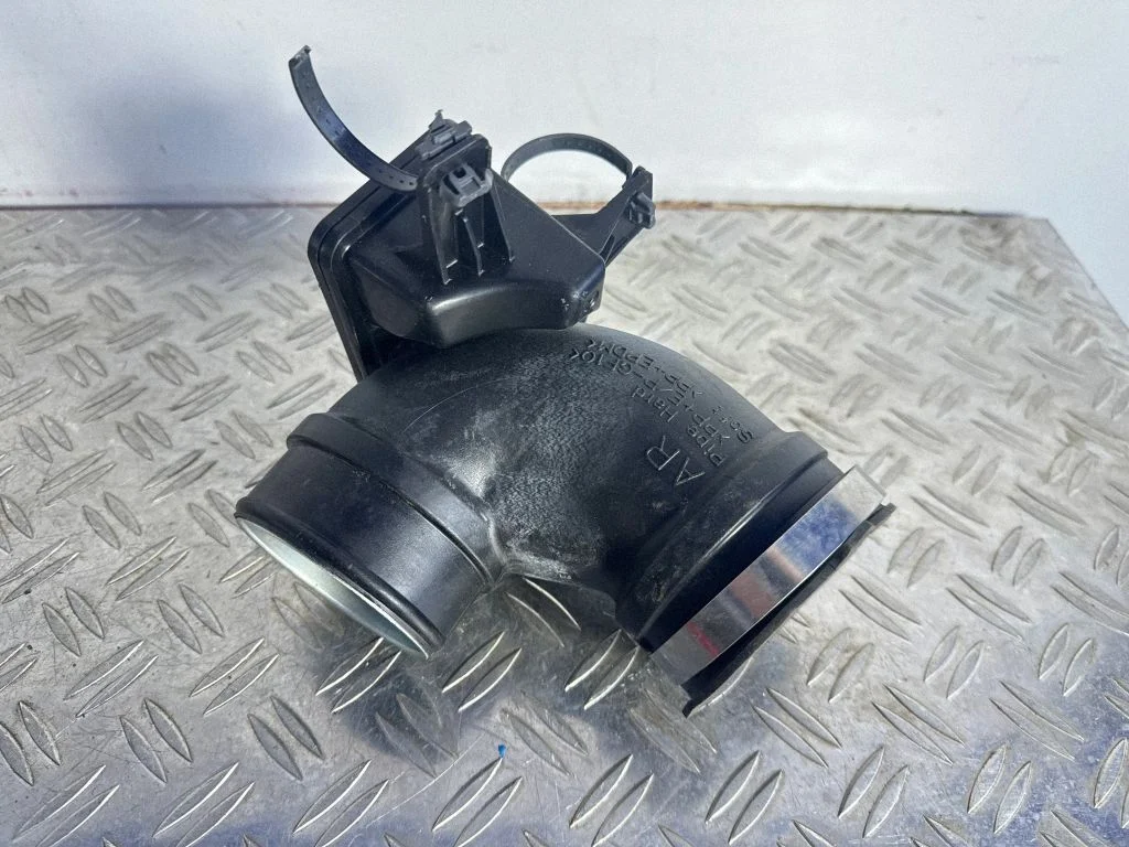 Air intake hose/pipe – Lexus RC (2014-)