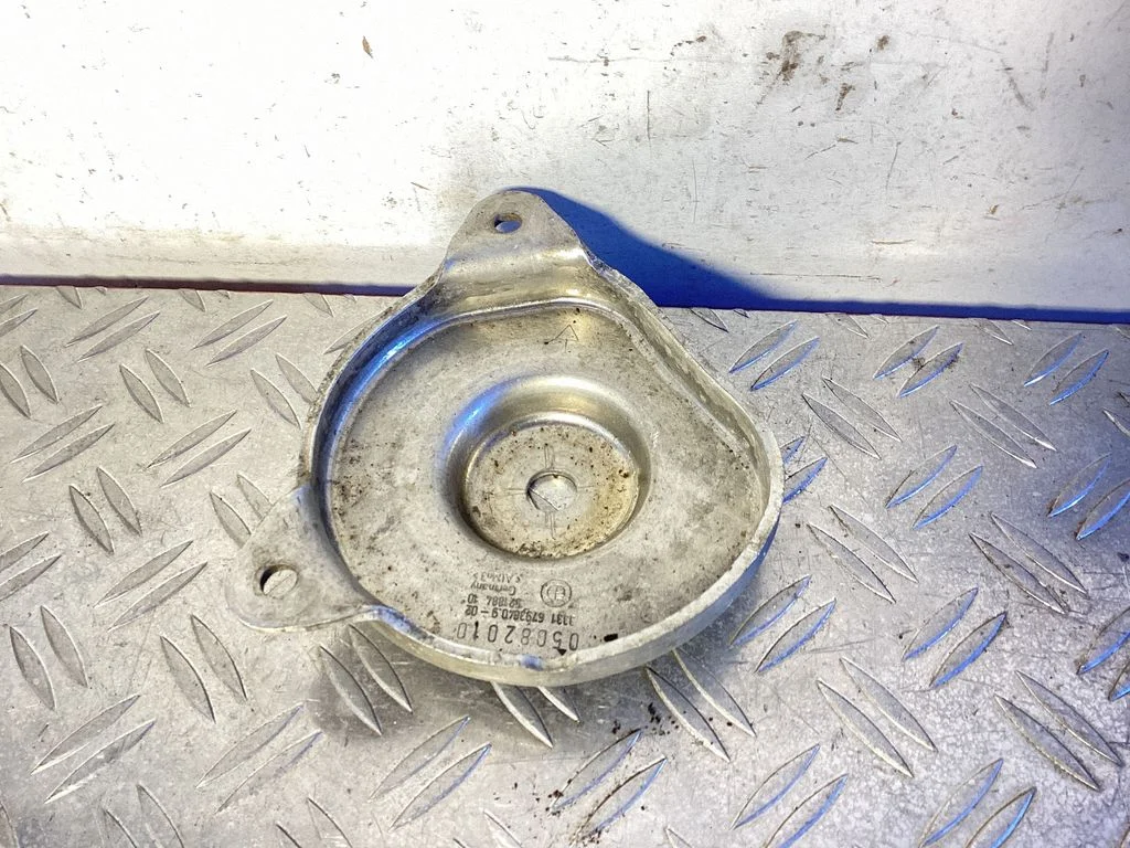 Engine mount bracket 05082010