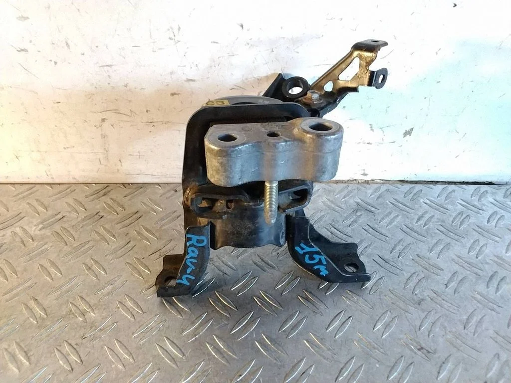 Engine mount bracket
