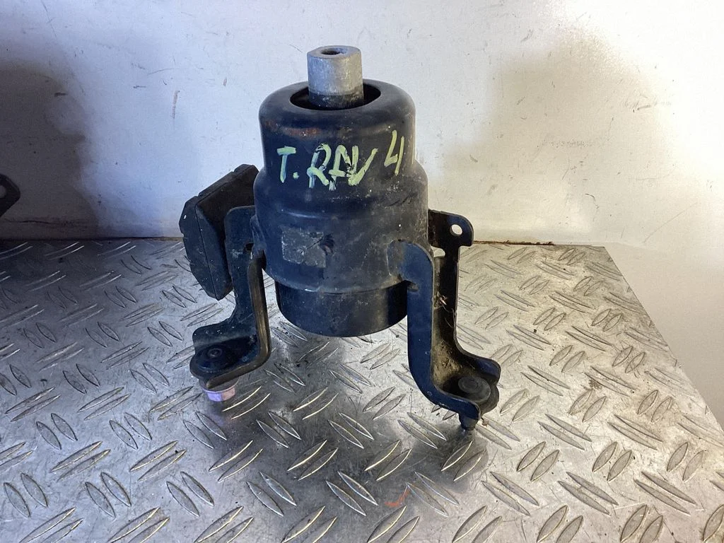 Engine mount bracket