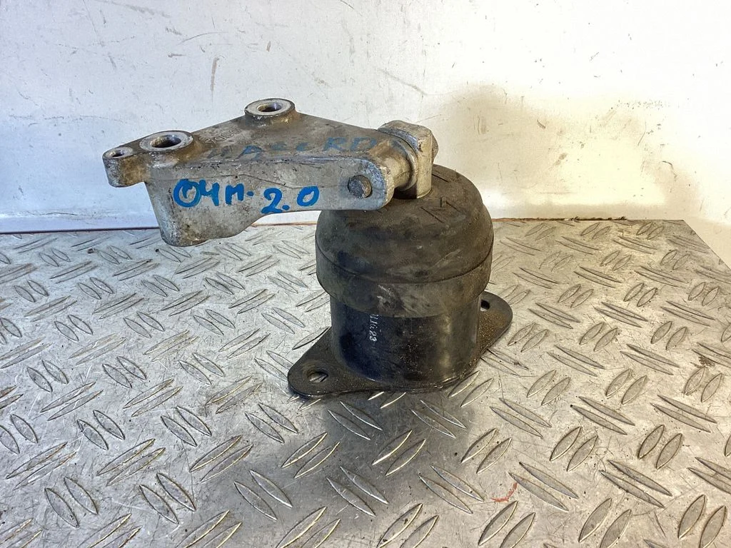 Engine mount bracket