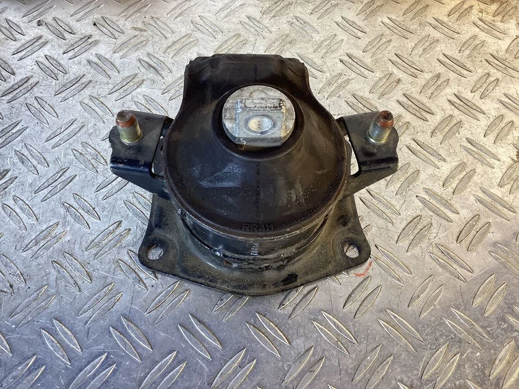 Engine mount bracket AV75706HG