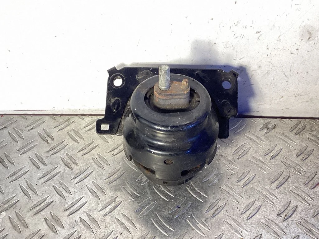 Engine mount bracket