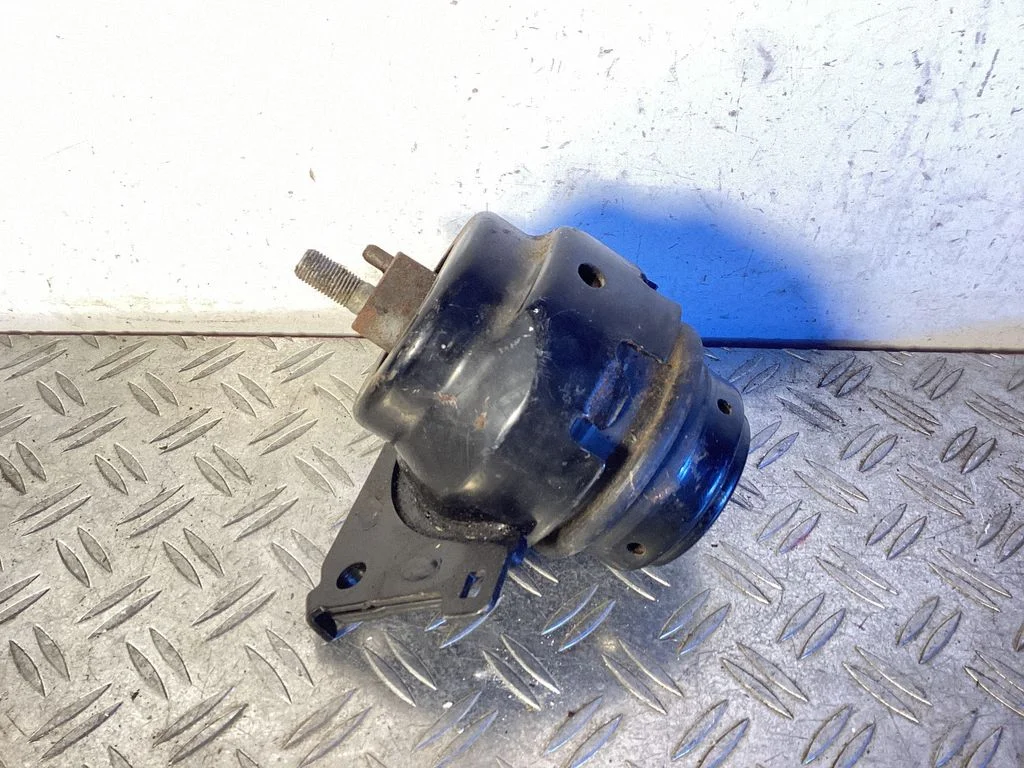 Engine mount bracket