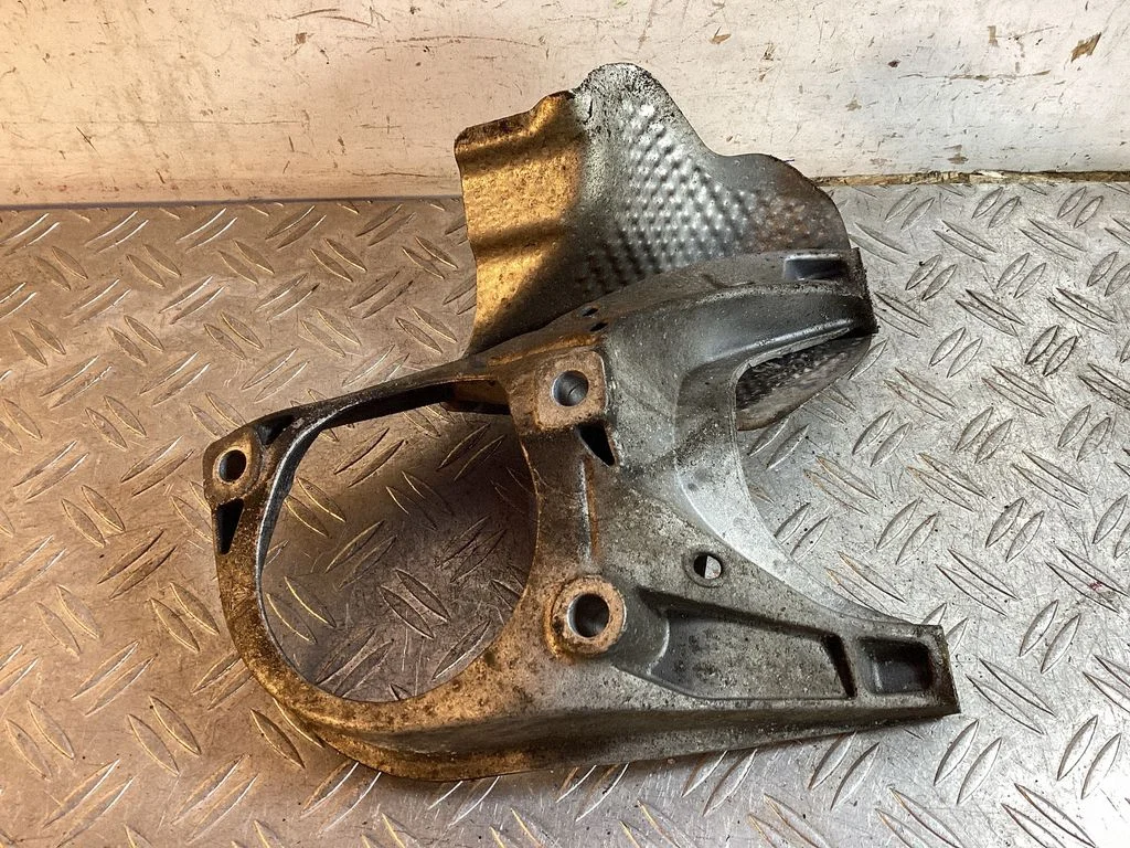 Engine mounting bracket 95B399332B