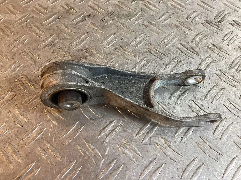 Engine mounting bracket – Porsche Macan (95B) (2019-)