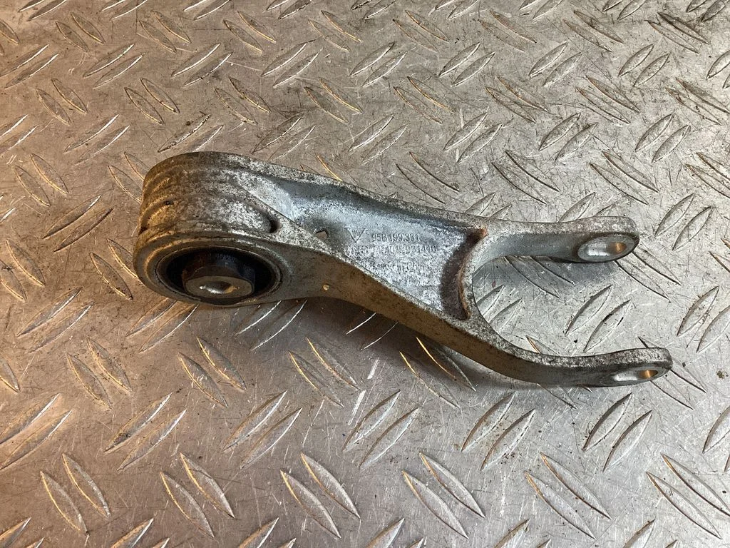Engine mounting bracket – Porsche Macan (95B) (2019-)