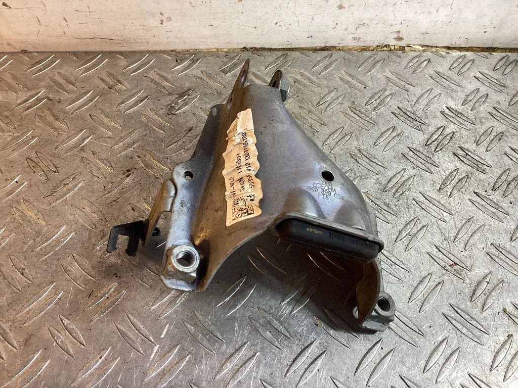 Engine mounting bracket – Porsche Macan (95B) (2019-)