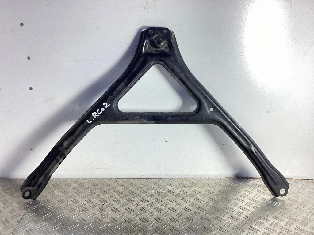 Mootori kinnituskronstein – Lexus RC (2014-)