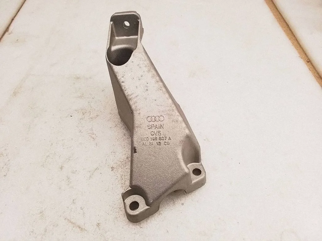 Mootori kinnituskronstein – Audi A4 S4 B7 8E 8H (2005-2008)