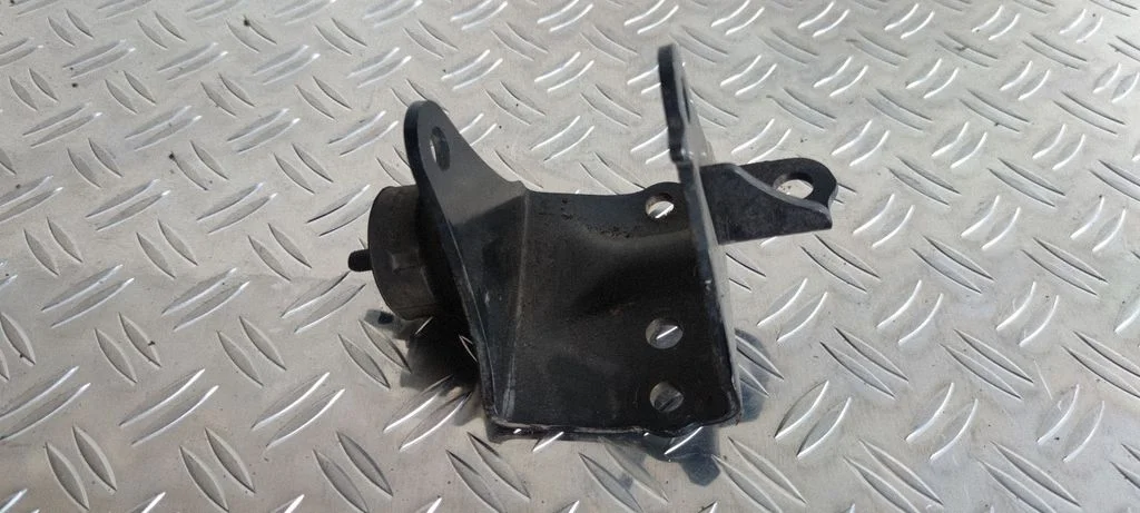 Mootori kinnituskronstein – Toyota Prius (XW30) (2009-2015)