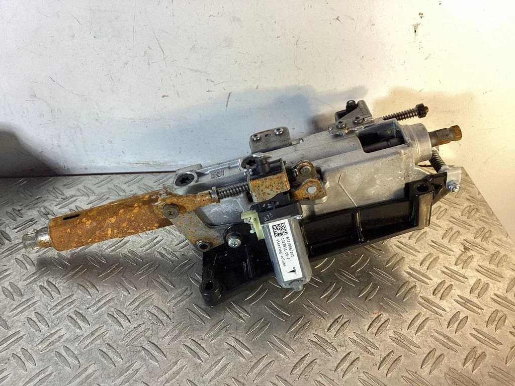 Steering wheel axle – Tesla Model S (2012-)
