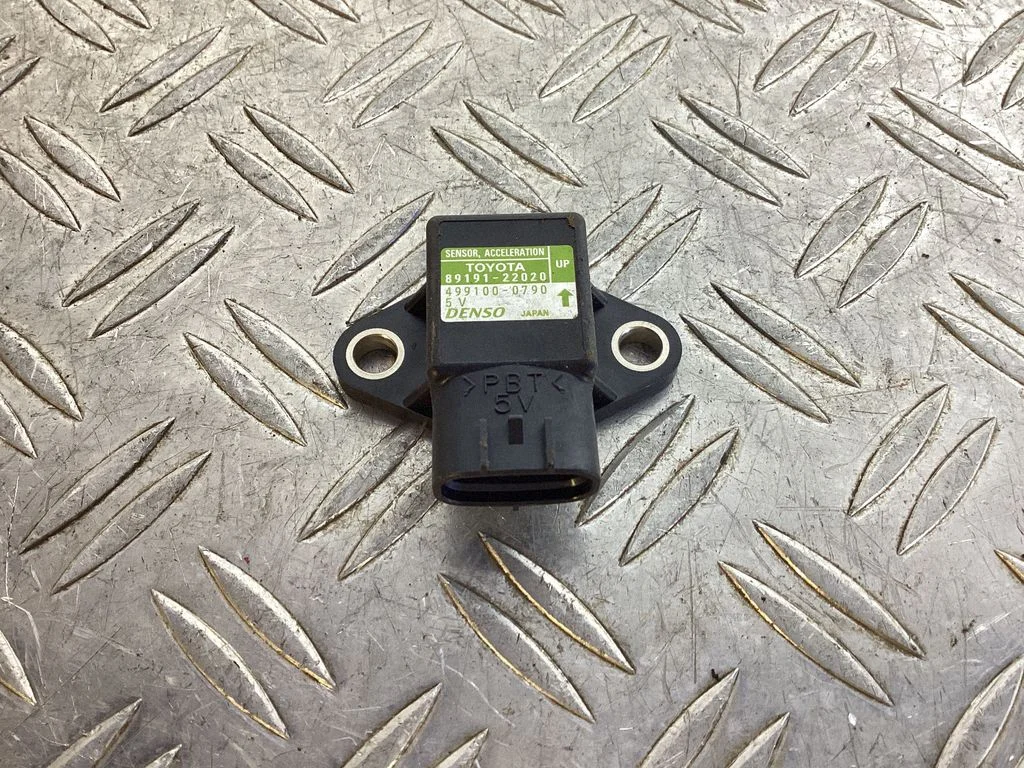 Acceleration sensor – Lexus GS 250 350 300H 450H (2013-)