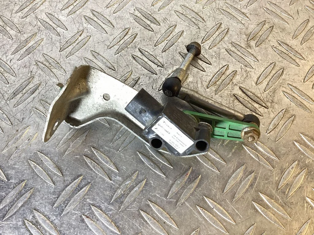 Headlight/headlamp level sensor – Tesla Model S (2012-)