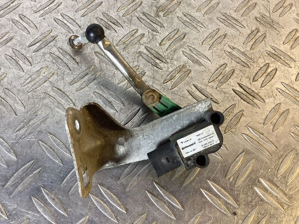 Headlight/headlamp level sensor – Tesla Model S (2012-)
