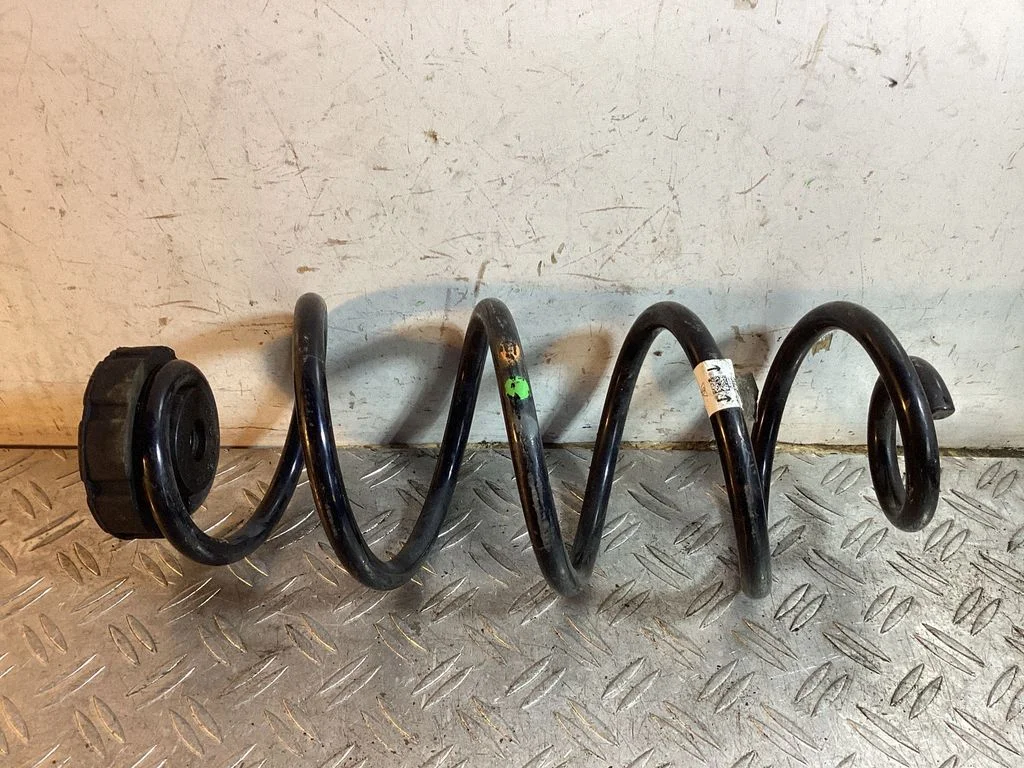 Rear coil spring – Porsche Macan (95B) (2019-)