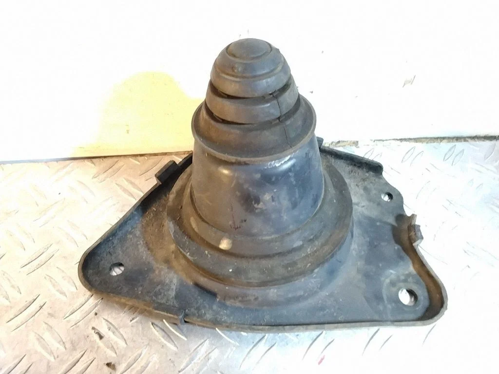 Rear coil spring rubber mount – Lexus RX 450H (2016-)