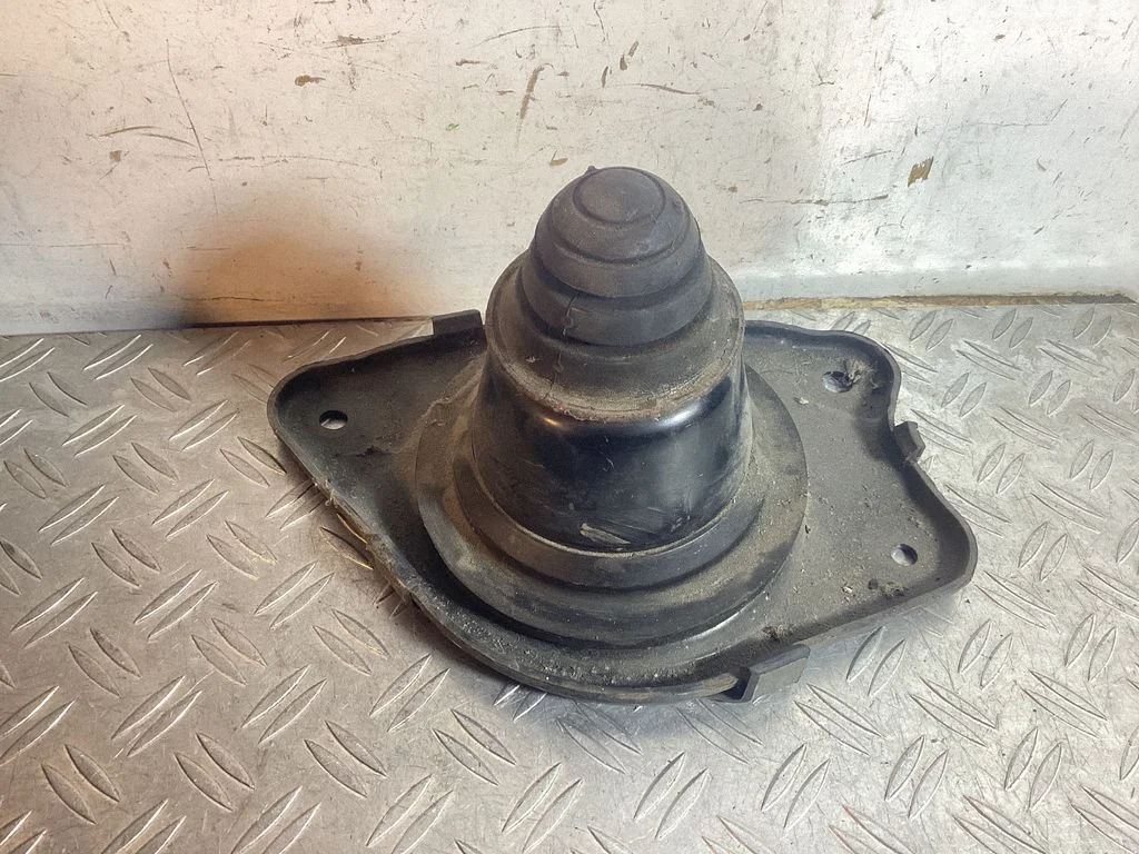Rear coil spring rubber mount – Lexus RX 450H (2016-)